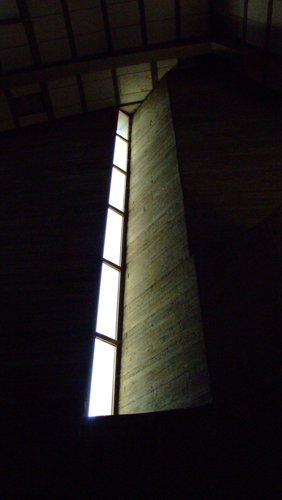 Arzignano, San Giovanni Battista, la feritoia che illumina l'abside della cappella della Sacra Famiglia