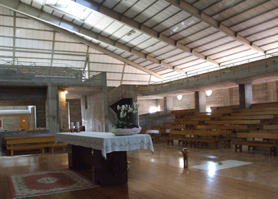 vista dall'altare dell'aula, della cappella eucaristica - a sinistra, dell'ingresso occidentale - porta dell'Innocenza e della balconata superiore - a sinistra: il coro