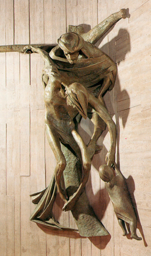 Arzignano, San Giovanni Battista, la statua bronzea della Deposizione di Nereo Quagliato (da Deposizione, 1995)