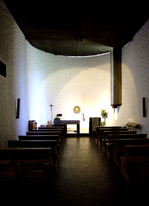 L'attuale assetto della cappella feriale e della custodia eucaristica