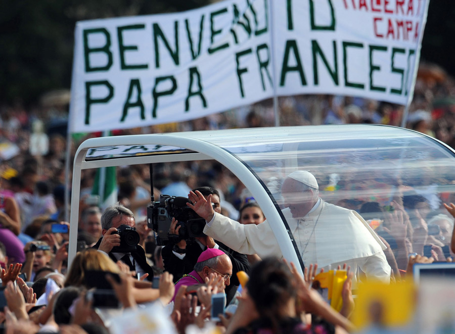 Il Papa accolto a Caserta <br> sabato 26 luglio 2014