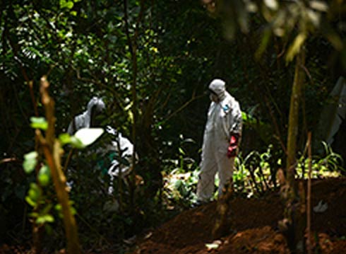 Il progetto dei Fatebenefratelli coinvolge due ospedali, rispettivamente in Liberia e Sierra Leone, per arginare l'Ebola<br> (Foto Afp/Sir)