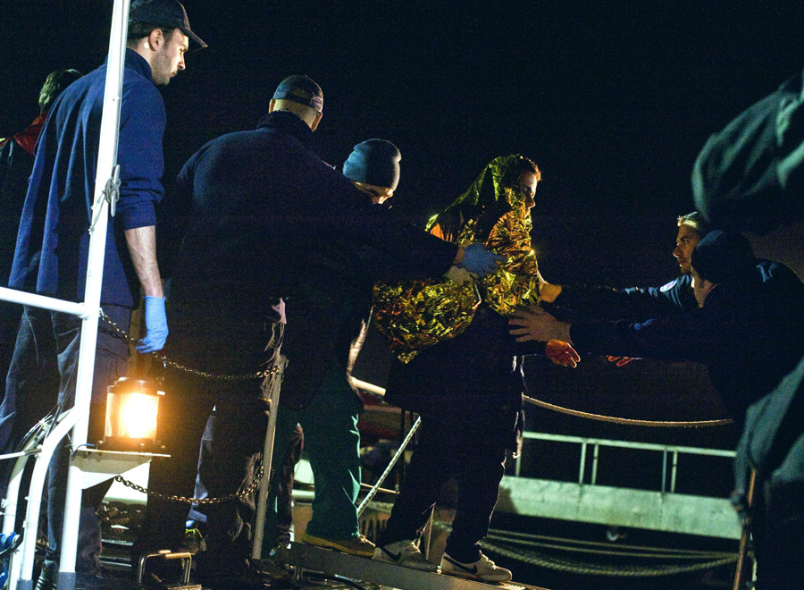 Nella notte tra sabato 18 e domenica 19 aprile centinaia di migranti hanno trovato la morte nel Mediterraneo